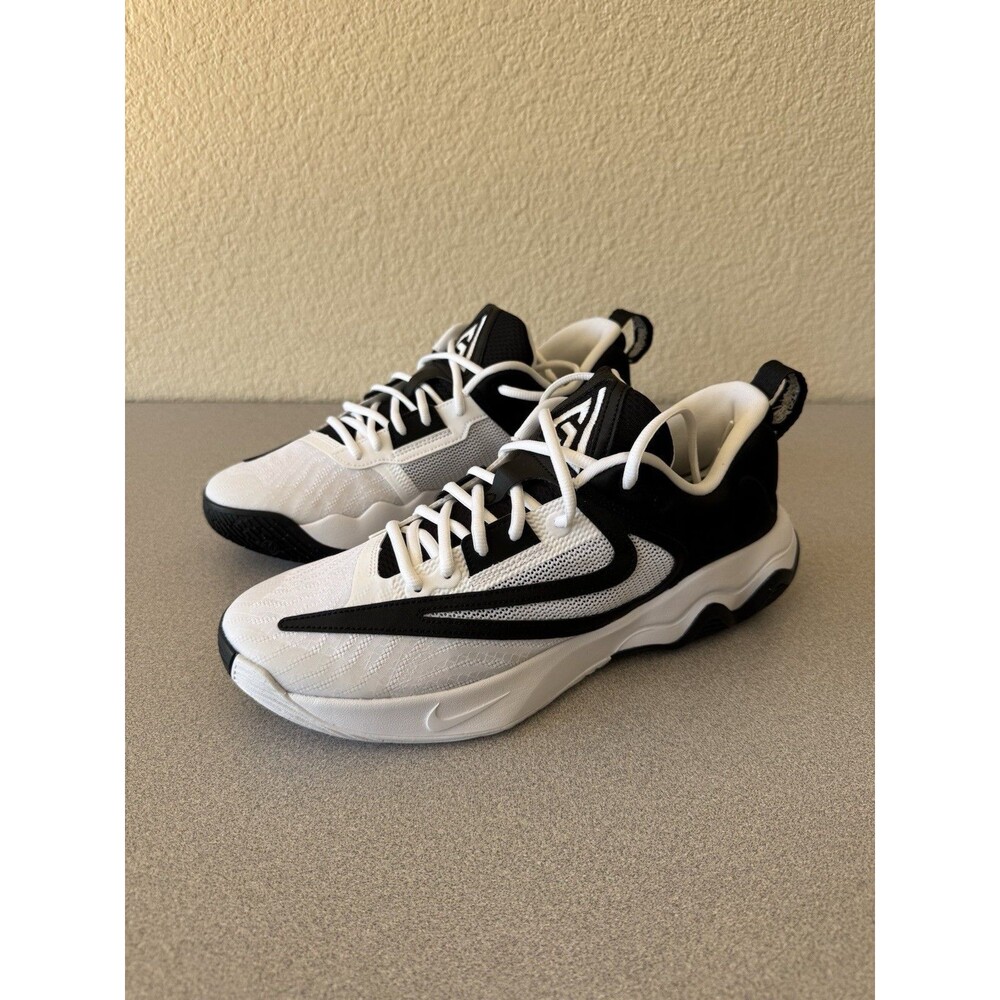 Nike Giannis Immortality 3 White Black Men’s Size 10 DZ7533-100 New